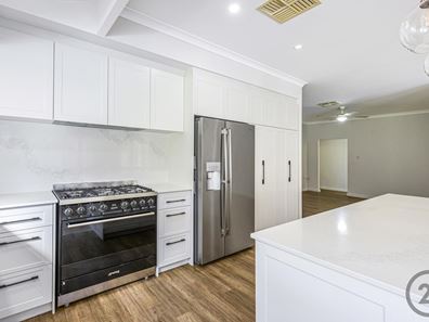 32 Tuart Close, Stake Hill WA 6181