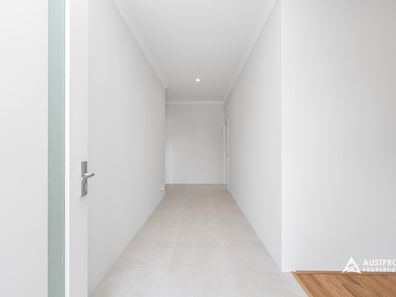 11 Couloir Street, Treeby WA 6164