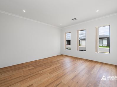 11 Couloir Street, Treeby WA 6164