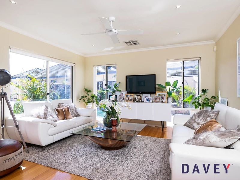 12 Madeira Turn, Hillarys WA 6025