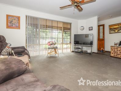 24 Leicester Square, Alexander Heights WA 6064