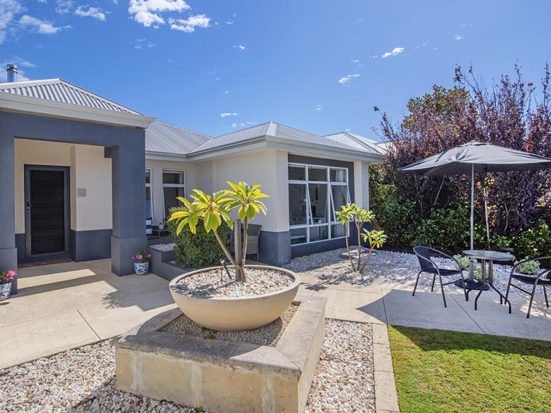 16 Nougat Crescent, Yalyalup WA 6280