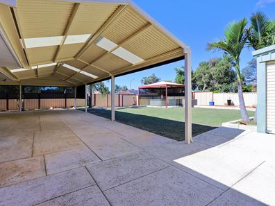 16 Regal Dr, Thornlie WA 6108