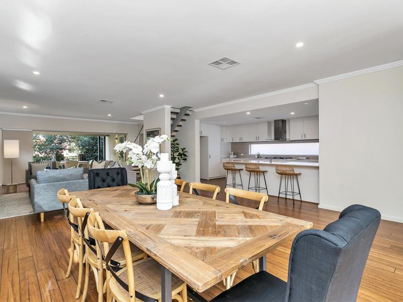 8 Barrow Court, Mount Claremont