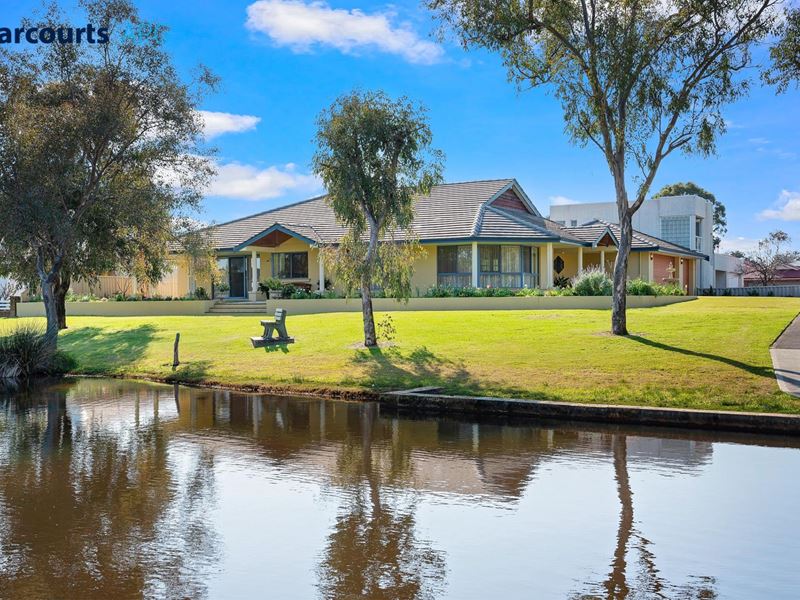 24 Turnberry Way, Pelican Point