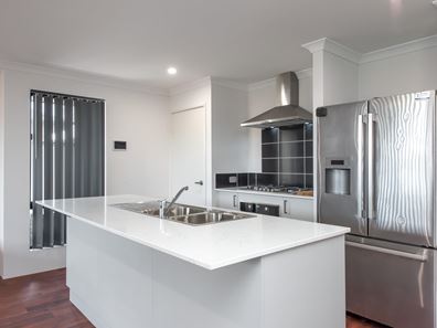 4 Auburn Vista, Brabham WA 6055