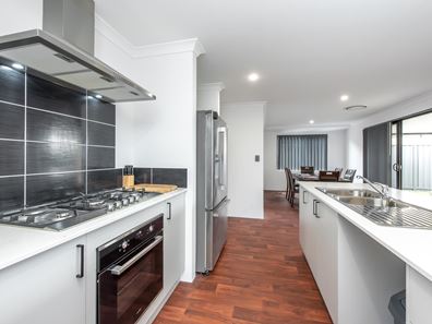 4 Auburn Vista, Brabham WA 6055
