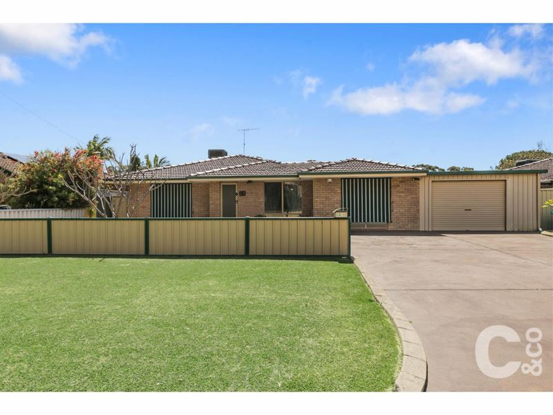 28 Simmons Loop, Parmelia WA 6167