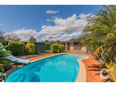 28 Simmons Loop, Parmelia WA 6167