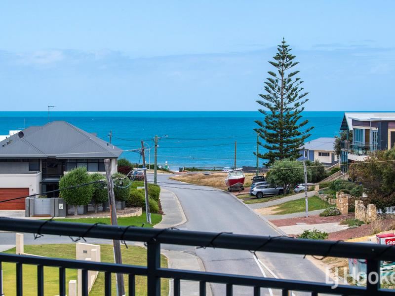 1/110 Leighton Road, Halls Head