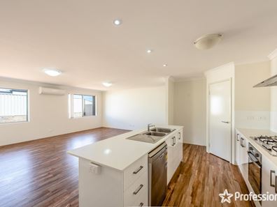 13 Wanderer Concourse, Wandina WA 6530