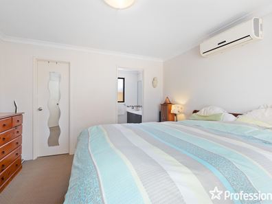 2/11 Cromarty Gardens, Canning Vale WA 6155