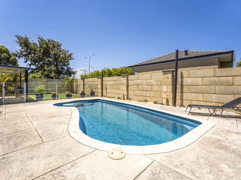 25 Frenchmans Crescent, Secret Harbour