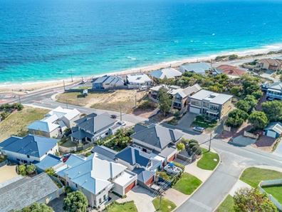 2A Sussex Place, Halls Head WA 6210