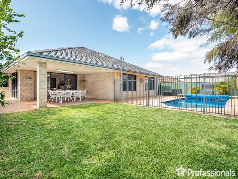 25 Excalibur Chase, Wattle Grove WA 6107