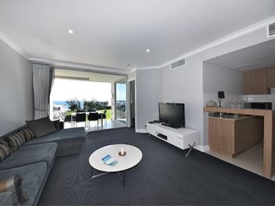 6/10 Oceanside Prom, Mullaloo WA 6027