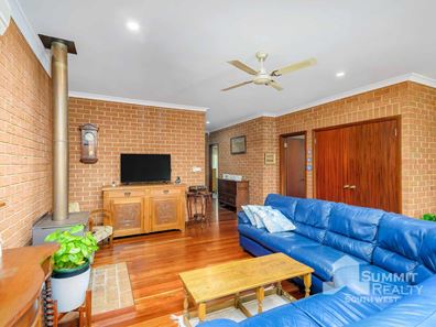 16 Hewison Street, Withers WA 6230