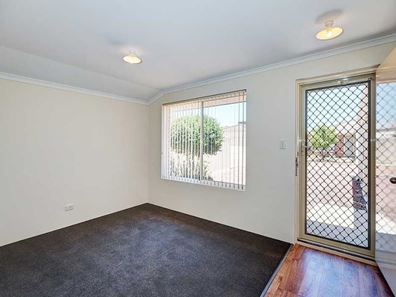 9/4 Wittenoom Road, High Wycombe WA 6057