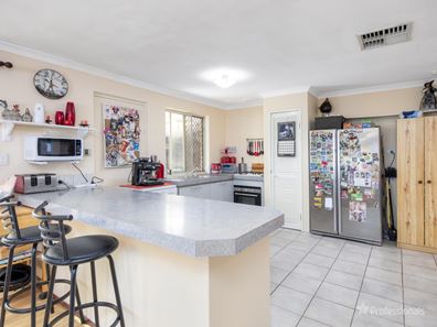 2 Kurrden Way, Swan View WA 6056