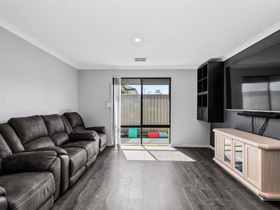 2 Sydney Way, South Yunderup WA 6208