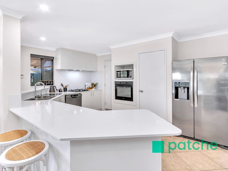 11 Campolino Gardens, Stratton