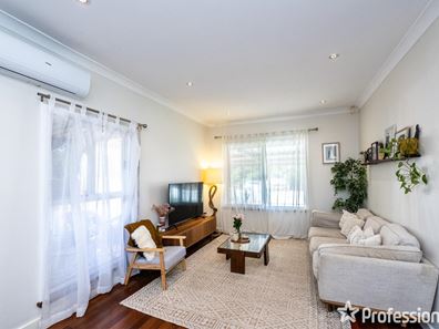 7 Cambridge Road, Forrestfield WA 6058