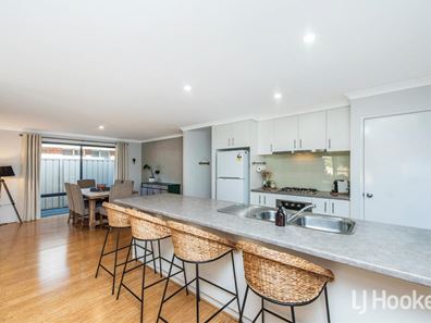 42 Middle Parkway, Canning Vale WA 6155