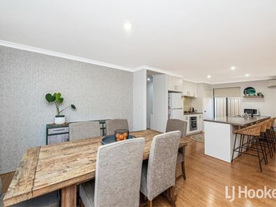 42 Middle Parkway, Canning Vale WA 6155