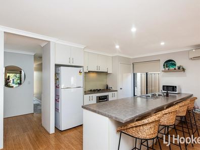 42 Middle Parkway, Canning Vale WA 6155
