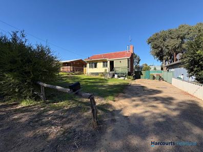 13 Mitchell Avenue, Boyup Brook WA 6244