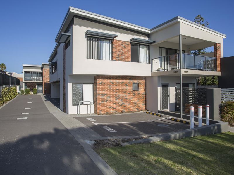7/4 Kennerly Street, Cloverdale WA 6105