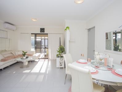 7/4 Kennerly Street, Cloverdale WA 6105