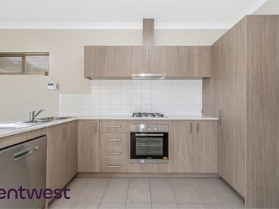 2/98 Entrance Road, Spearwood WA 6163