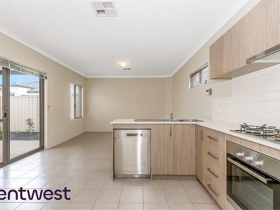 2/98 Entrance Road, Spearwood WA 6163