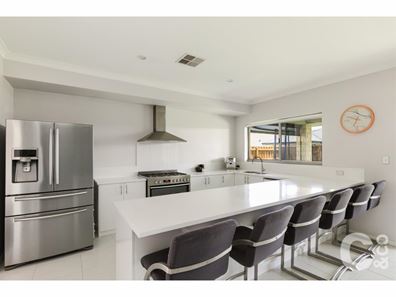 43 Aventurine Parade, Wellard WA 6170