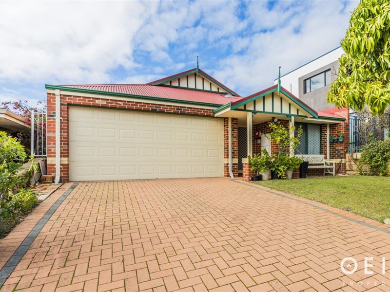 11A Pinewood Avenue, Kardinya WA 6163
