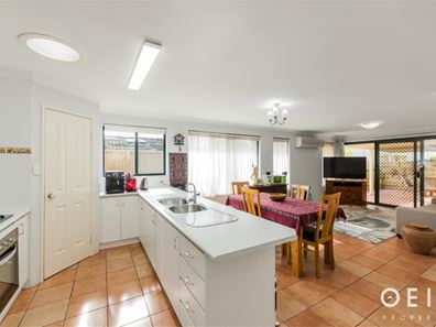 11A Pinewood Avenue, Kardinya WA 6163