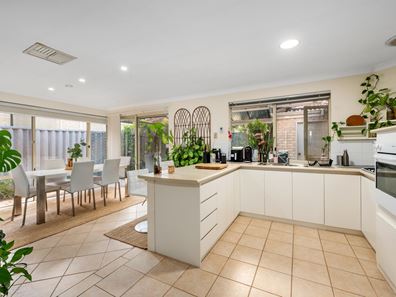 1 Cottrill Street, Alfred Cove WA 6154