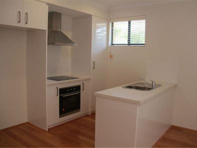 12/16 Pearl Road, Cloverdale WA 6105