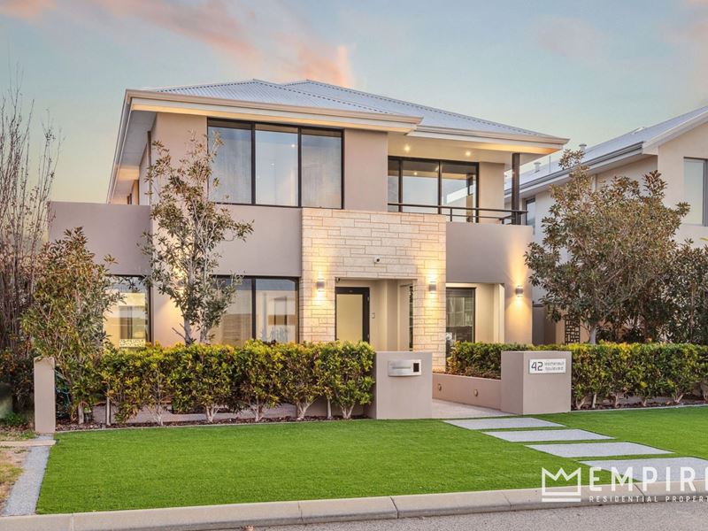 42 Leschenault Boulevard, Lake Coogee WA 6166
