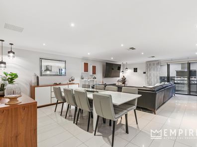 42 Leschenault Boulevard, Lake Coogee WA 6166