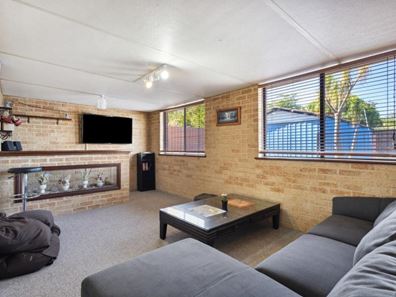 6 Lanrick Place, Girrawheen WA 6064