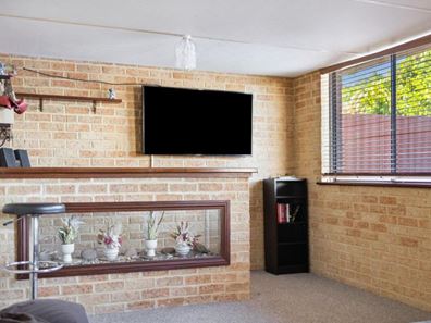6 Lanrick Place, Girrawheen WA 6064