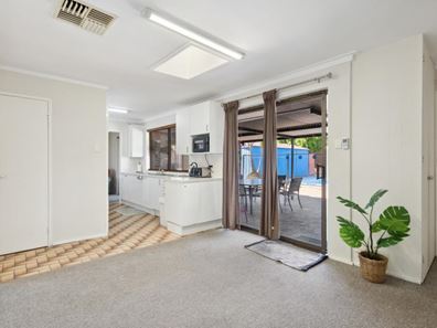 6 Lanrick Place, Girrawheen WA 6064