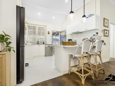 4 Stanley Street, Beachlands WA 6530