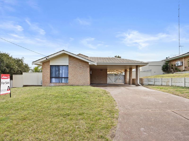 12 Hewison Street, Withers WA 6230