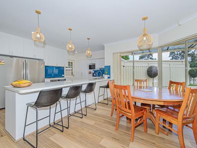 10 Prior Close, Canning Vale WA 6155