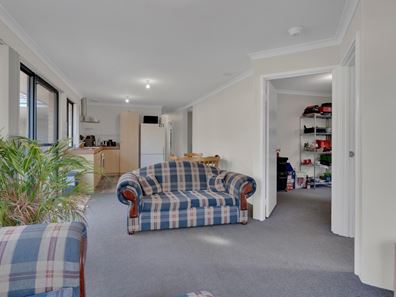 8 Rosher Road, Lockridge WA 6054