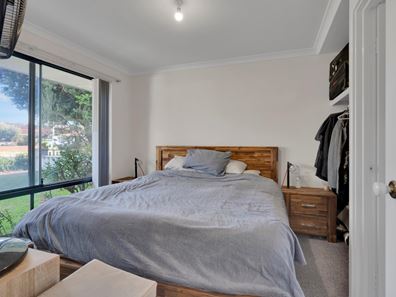 8 Rosher Road, Lockridge WA 6054