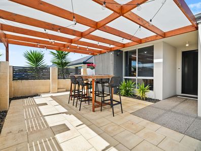 8 Majorelle Way, Karnup WA 6176